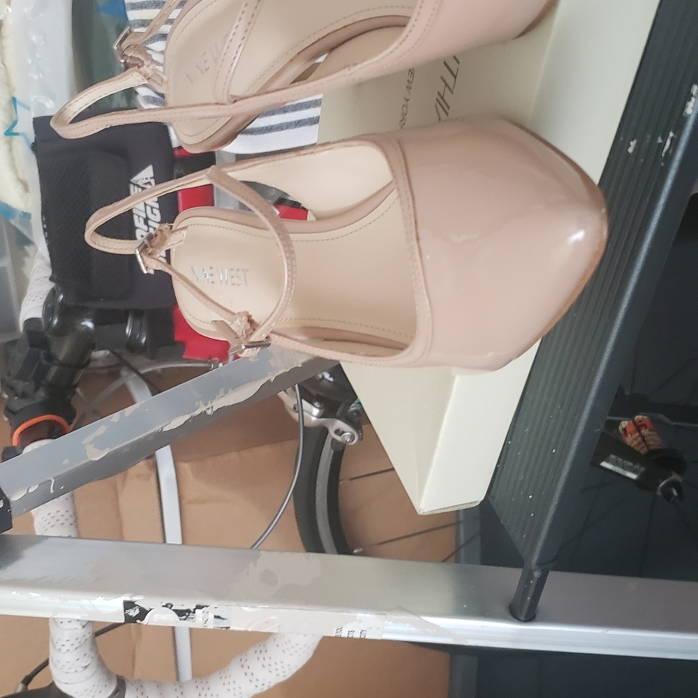 Nine West Cream Heels Elegant Design